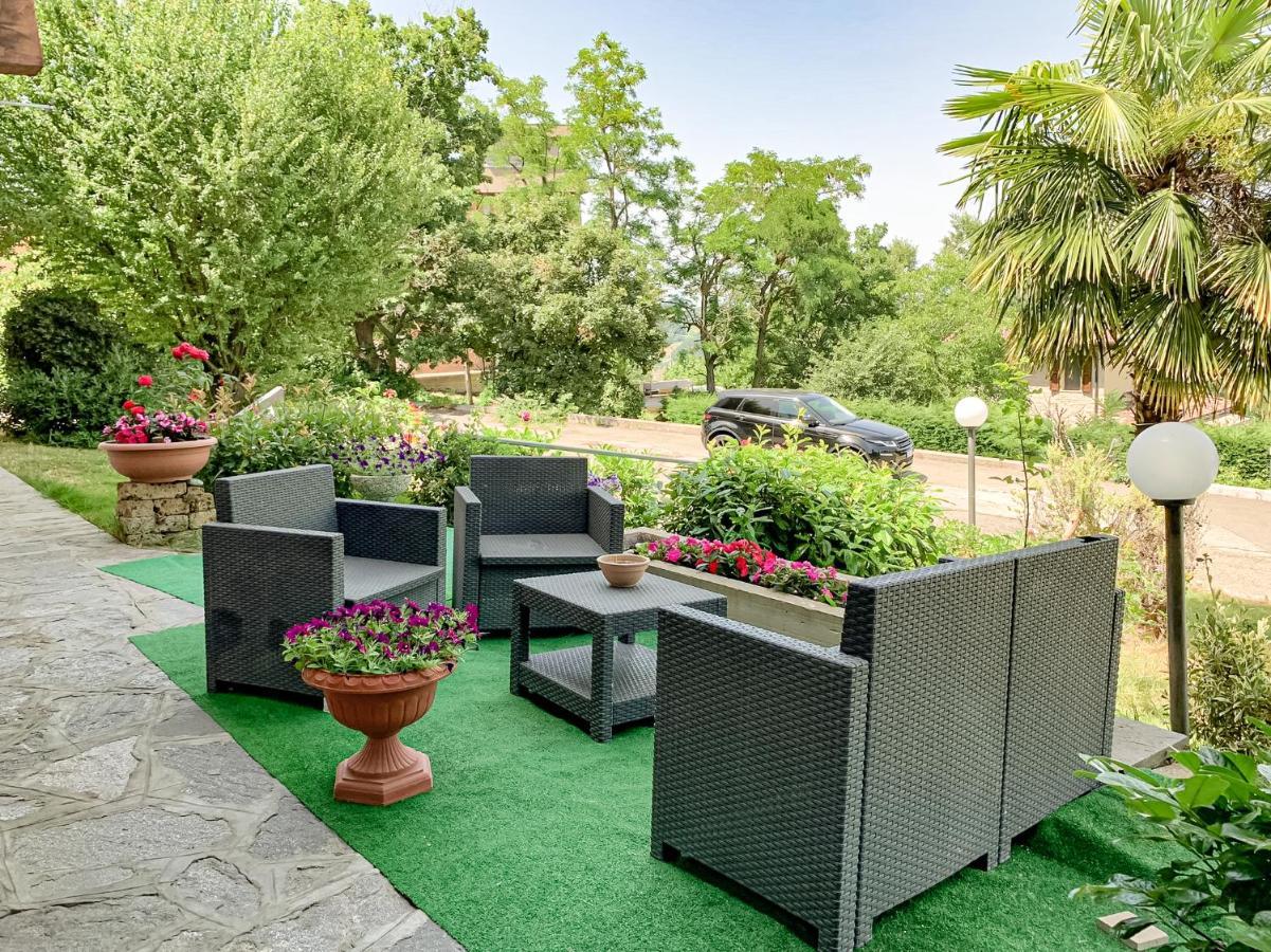 La Locanna Hotel Serramazzoni Buitenkant foto
