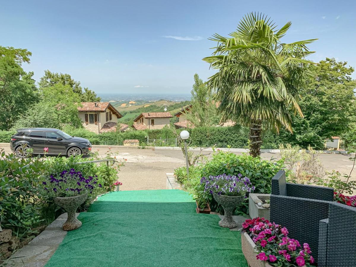 La Locanna Hotel Serramazzoni Buitenkant foto