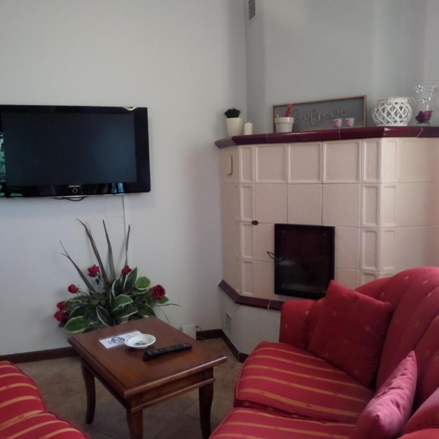 La Locanna Hotel Serramazzoni Buitenkant foto