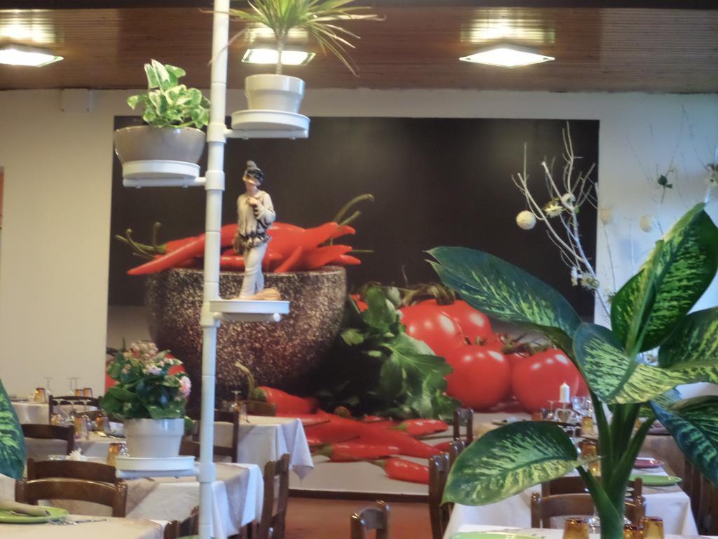 La Locanna Hotel Serramazzoni Buitenkant foto