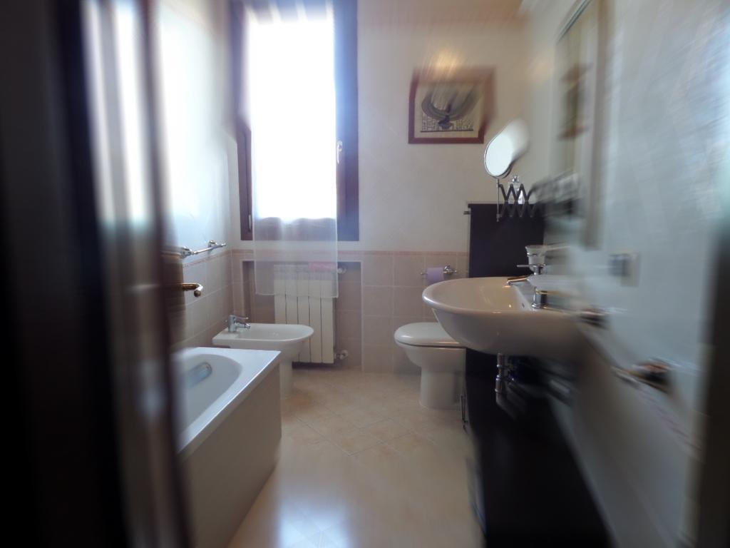 La Locanna Hotel Serramazzoni Buitenkant foto