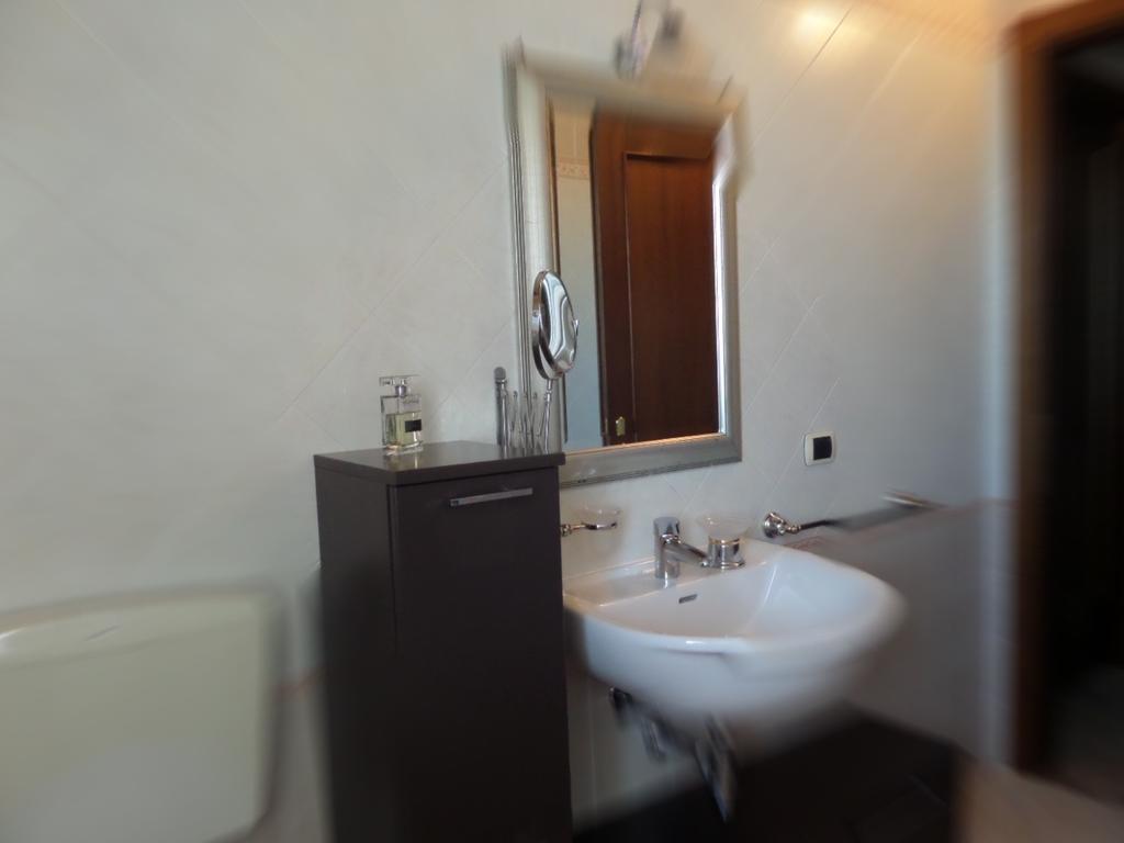 La Locanna Hotel Serramazzoni Buitenkant foto