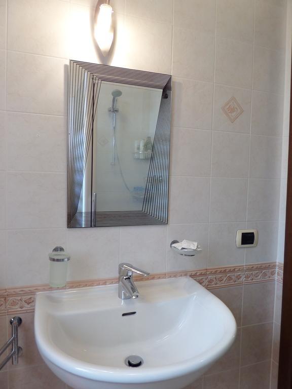 La Locanna Hotel Serramazzoni Buitenkant foto